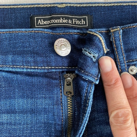 Abercrombie & Fitch•Distressed Rolled Hem Denim Women’s Shorts,Size 27/2, EUC - Picture 3 of 11